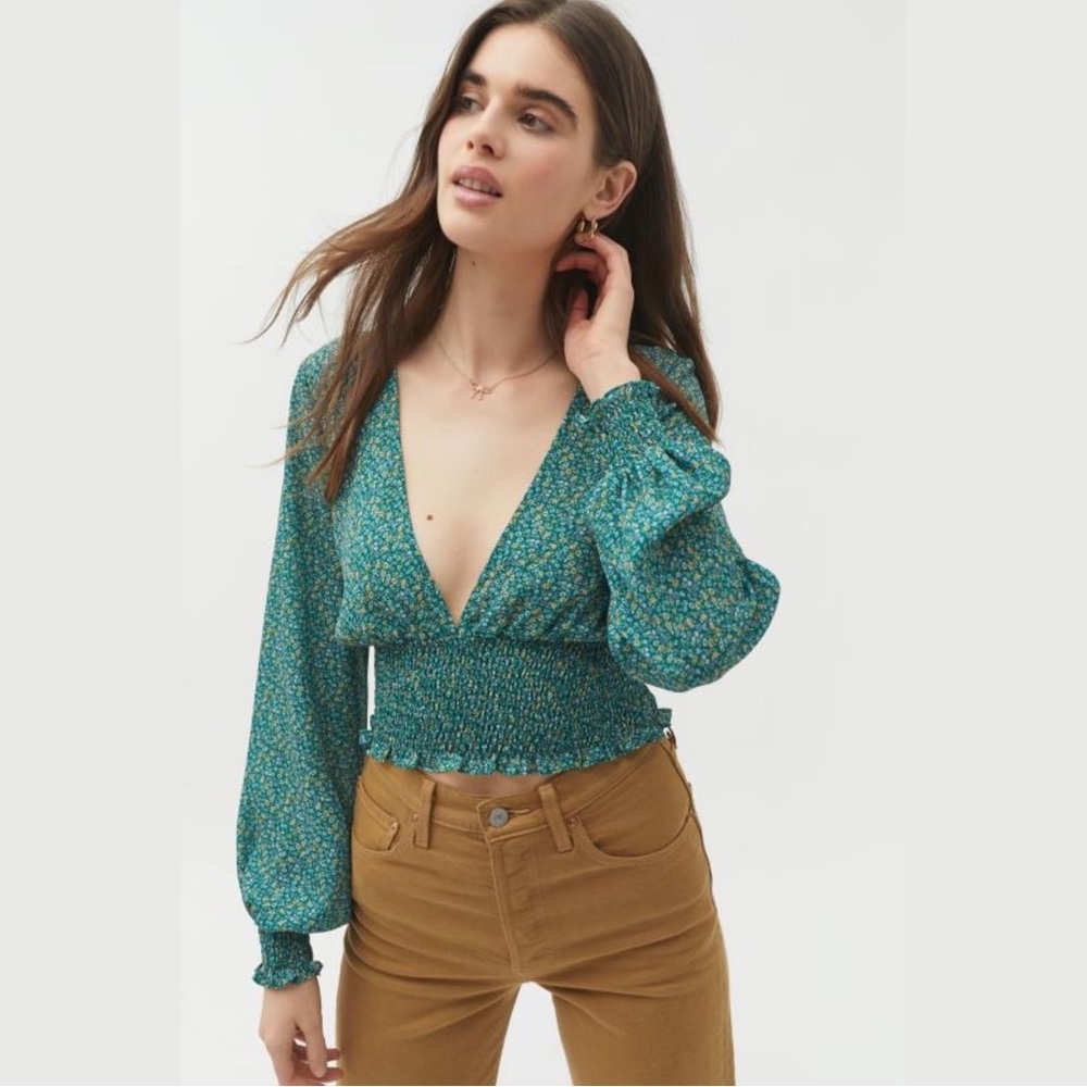 NWT Uo Ruth V-neck Blouse in mint